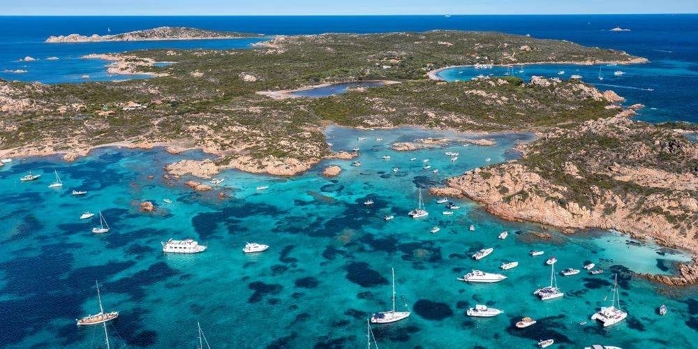 Eaux turquoise de l'archipel de La Maddalena en Sardaigne