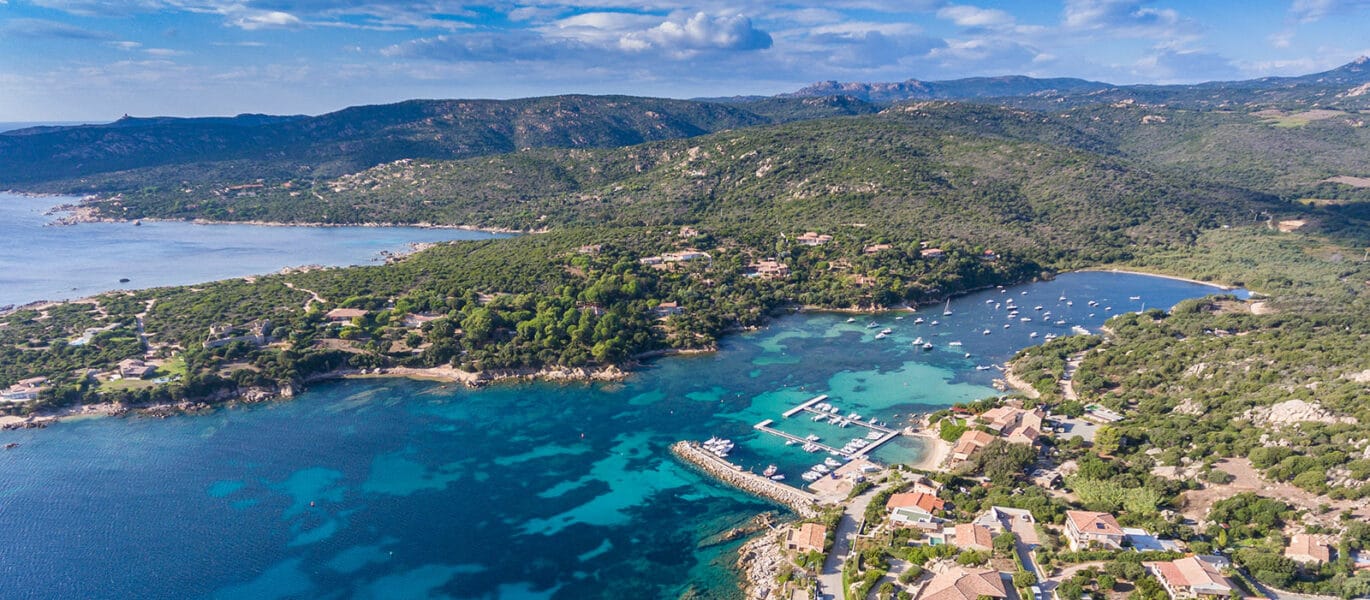 Village de pêcheurs de Tizzano et sa tour génoise